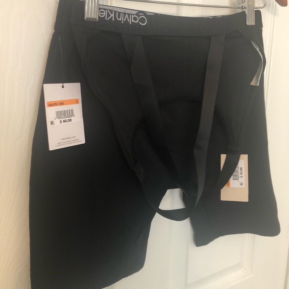 Calvin Klein boxer brief short, thong, and bralette set (S) - Picture 7 of 9